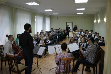 &quotВолшебные струны оркестра&quot
Magic Strings of the Orchestra
&quotОркестрның тылсымлы кыллары&quot