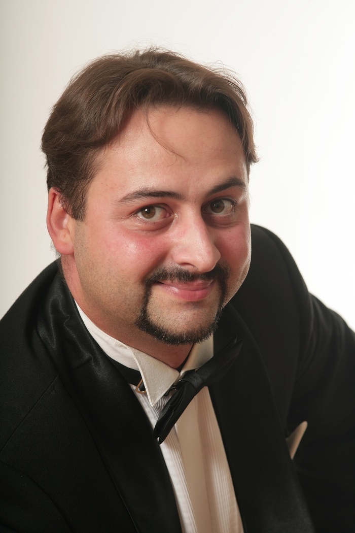 Денис Макаров