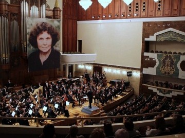 Рождённая в момент исполнения современность